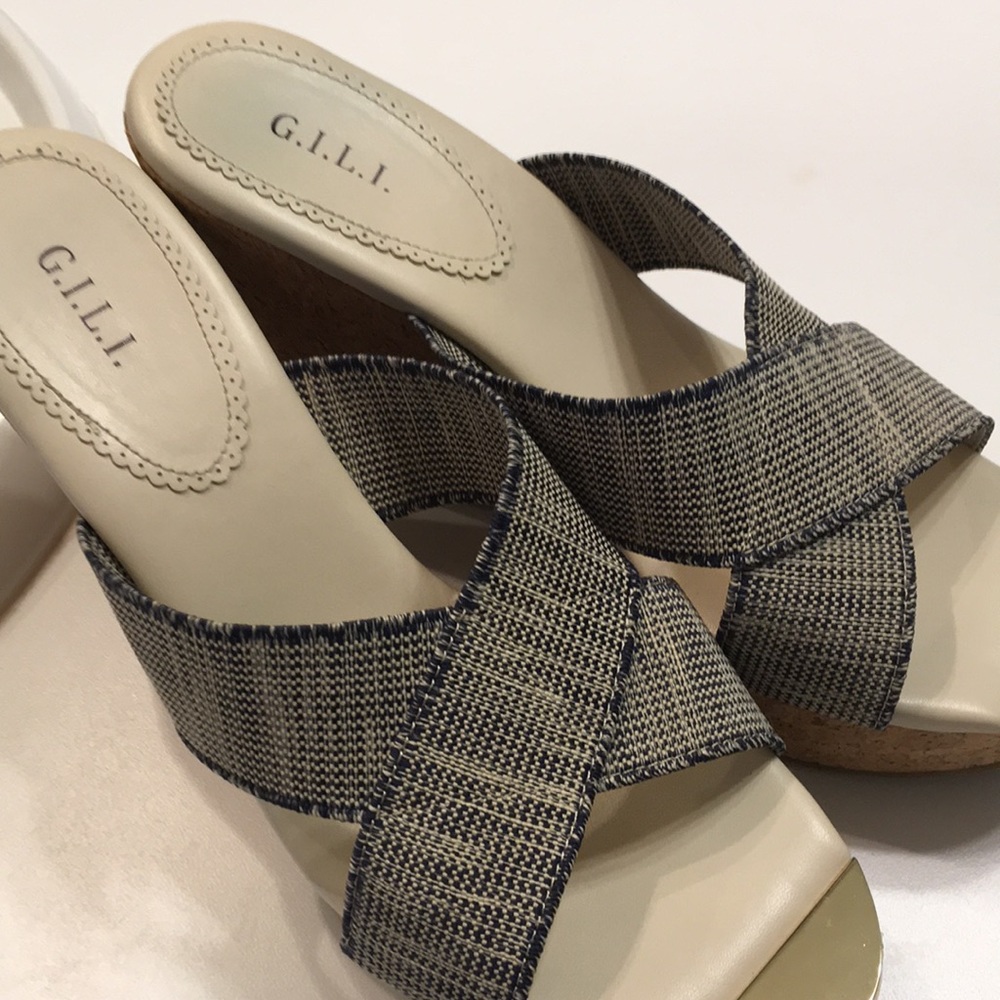 G.I.T.I. Sandals no rip no tear , smoke-free home.
